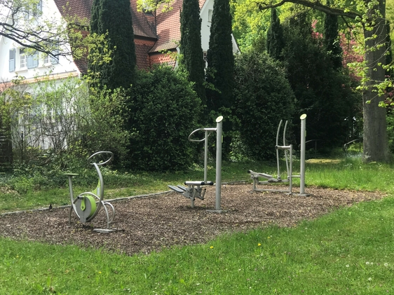 Fitnessgeräte im "oberen Kurpark"