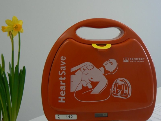 Defibrillator